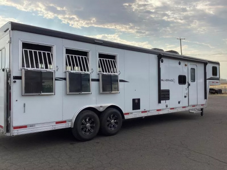 New PRICE REDUCED!!! 2026 Bison Silverado 13ft LQ w/ Sofa AND Dinette! - Slide out - Ramp