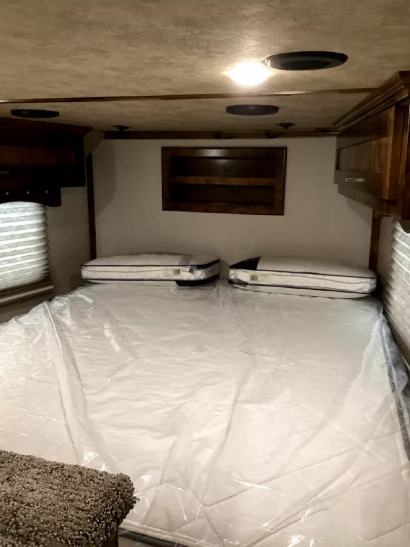 New PRICE REDUCED 2026 Trails West Sierra 13x17 Living Quarters w/ Slide-out - SOLAR!! - Hay Pod - 3 Horse Trailer