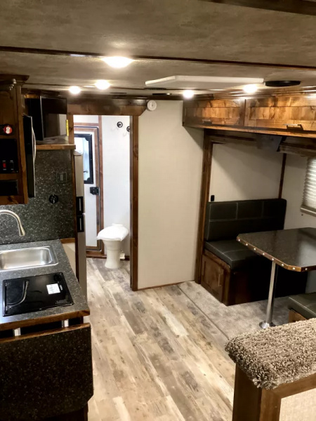 New PRICE REDUCED 2026 Trails West Sierra 13x17 Living Quarters w/ Slide-out - SOLAR!! - Hay Pod - 3 Horse Trailer