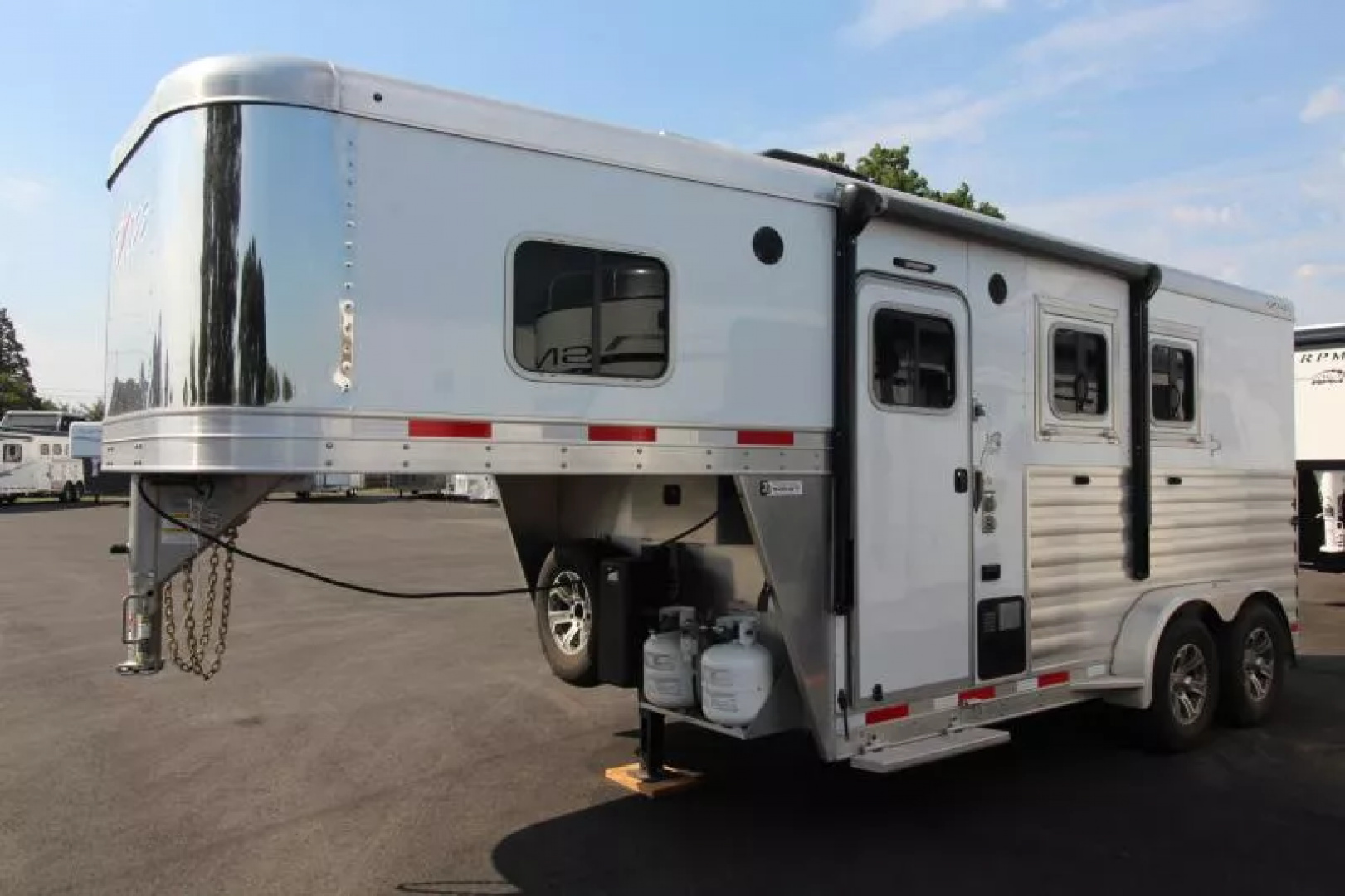 Used 2022 Exiss Escape 7204 - 4FT SW Living Quarters 2 Horse Trailer PRICE REDUCED!
