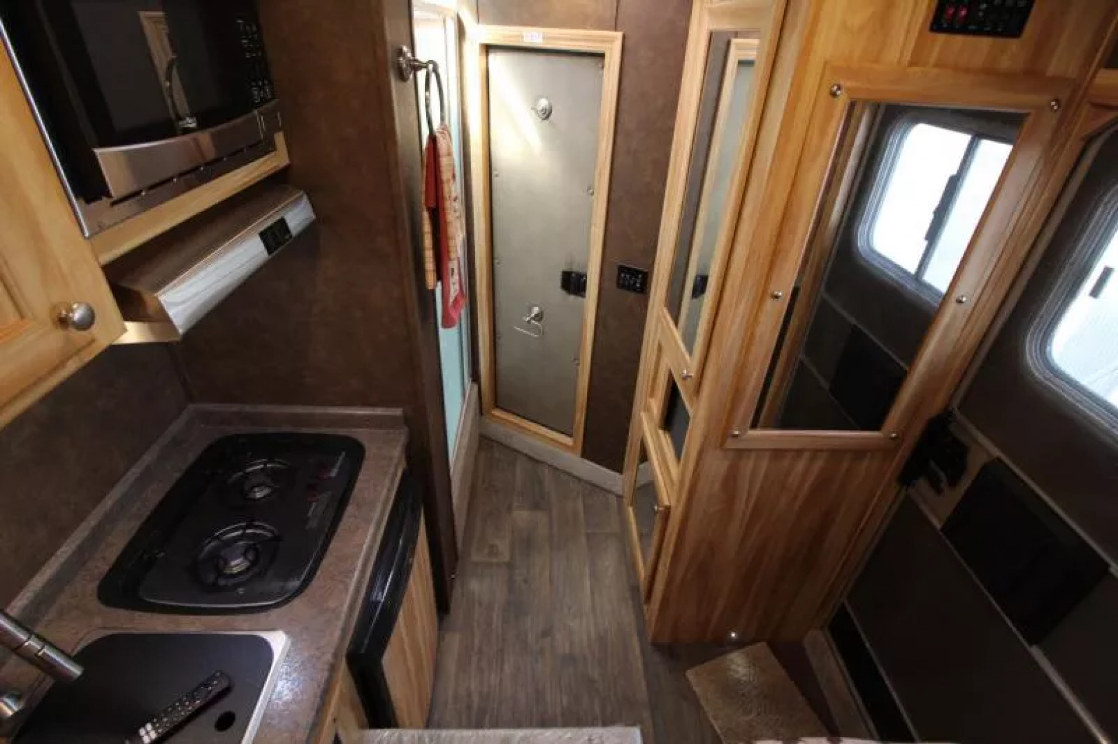 Used 2022 Exiss Escape 7204 - 4FT SW Living Quarters 2 Horse Trailer PRICE REDUCED!