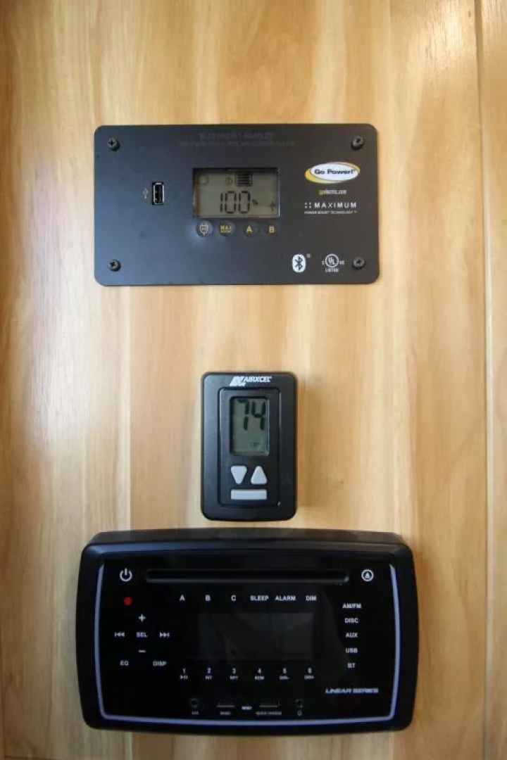 Used 2022 Exiss Escape 7204 - 4FT SW Living Quarters 2 Horse Trailer PRICE REDUCED!