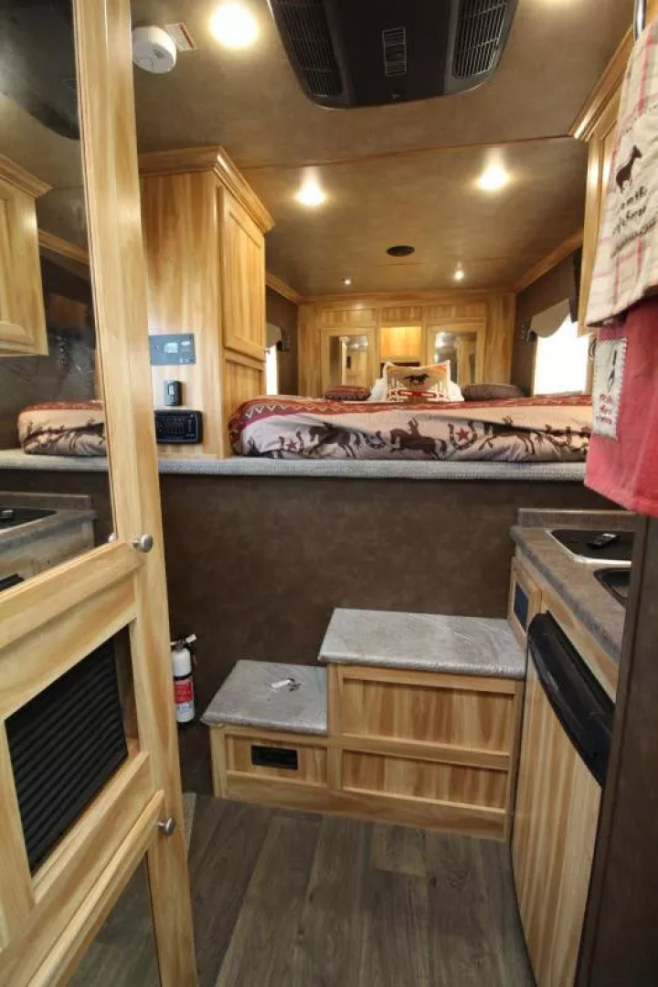 Used 2022 Exiss Escape 7204 - 4FT SW Living Quarters 2 Horse Trailer PRICE REDUCED!