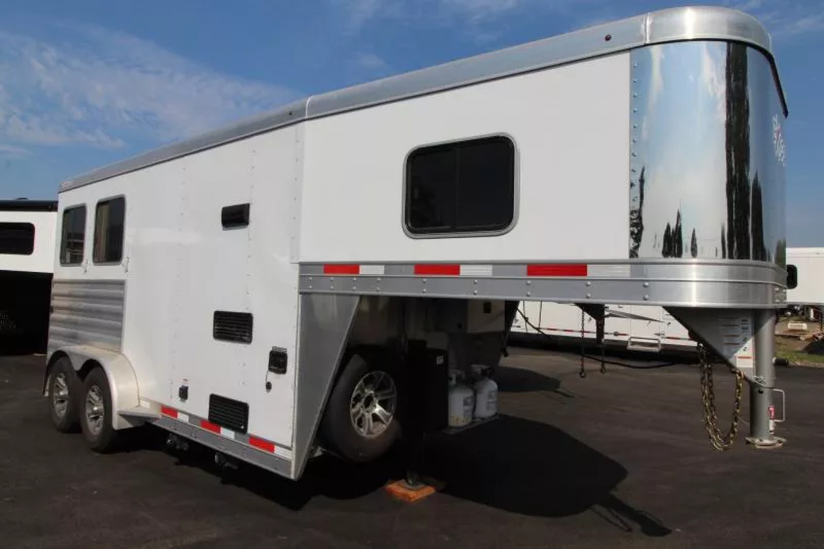 Used 2022 Exiss Escape 7204 - 4FT SW Living Quarters 2 Horse Trailer PRICE REDUCED!