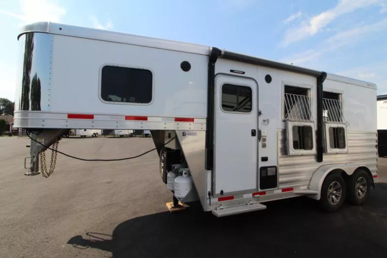 Used 2022 Exiss Escape 7204 - 4FT SW Living Quarters 2 Horse Trailer PRICE REDUCED!