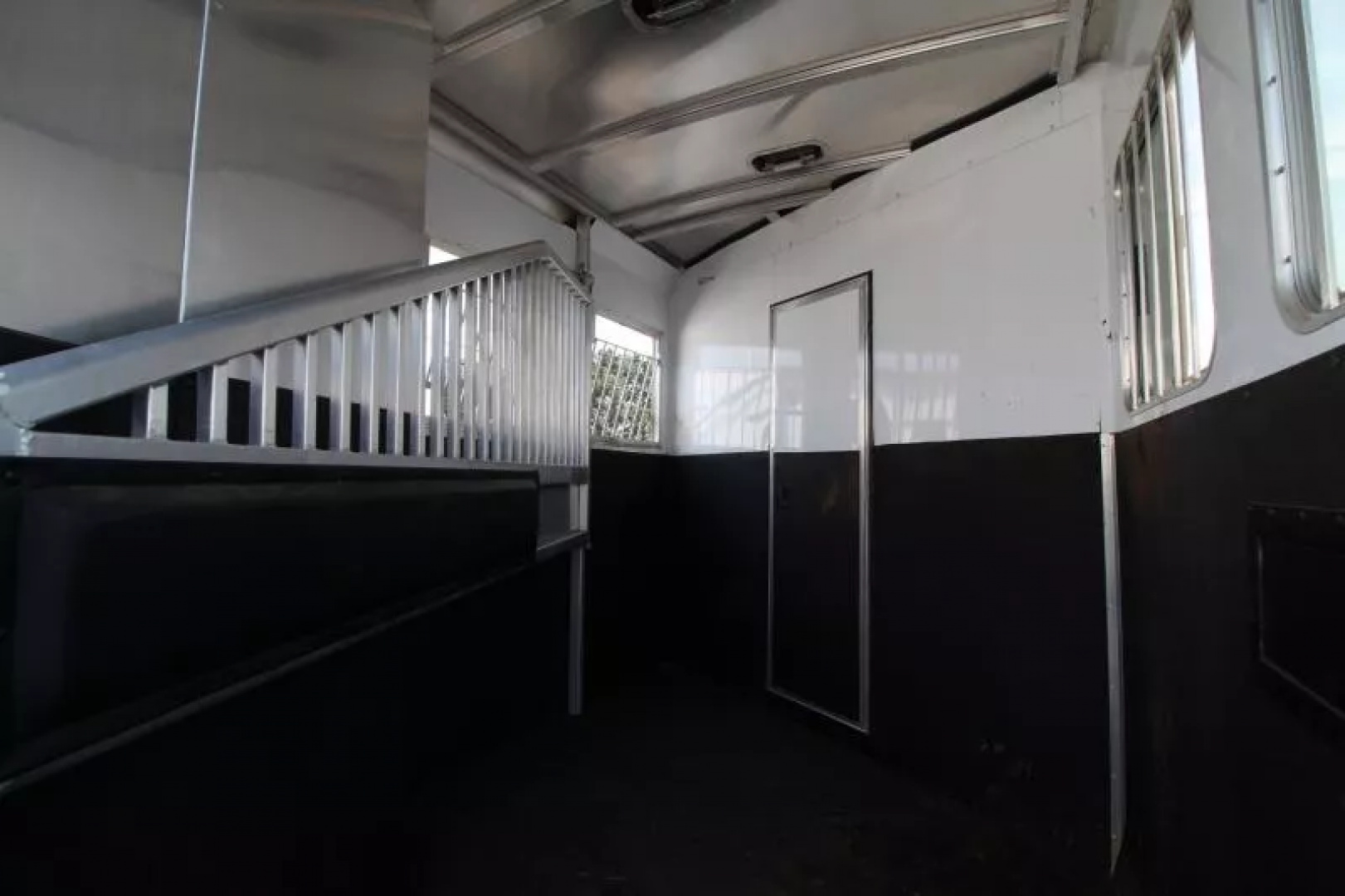Used 2022 Exiss Escape 7204 - 4FT SW Living Quarters 2 Horse Trailer PRICE REDUCED!