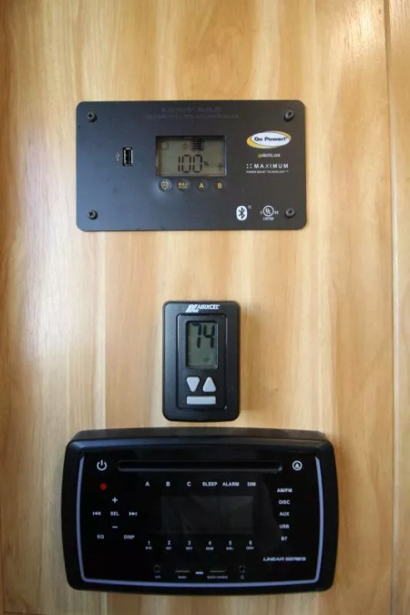 Used 2022 Exiss Escape 7204 - 4FT SW Living Quarters 2 Horse Trailer PRICE REDUCED!