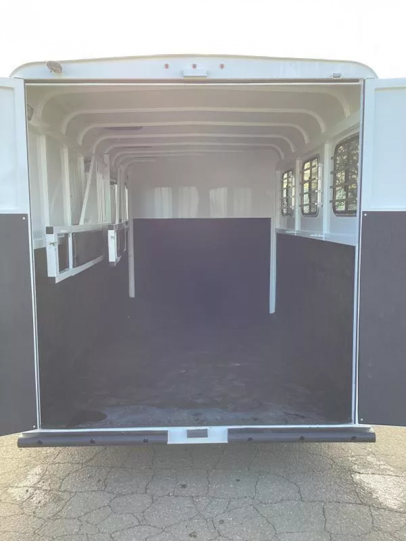 New 2026 Thuro-Bilt Renegade 3 Horse Trailer - Adjustable Dividers- 1' Added Length - Swing Out Saddle Rack