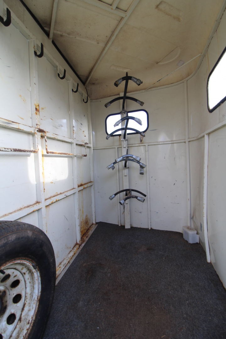 Used 1995 Circle J 4 Horse Trailer - Adjustable Dividers