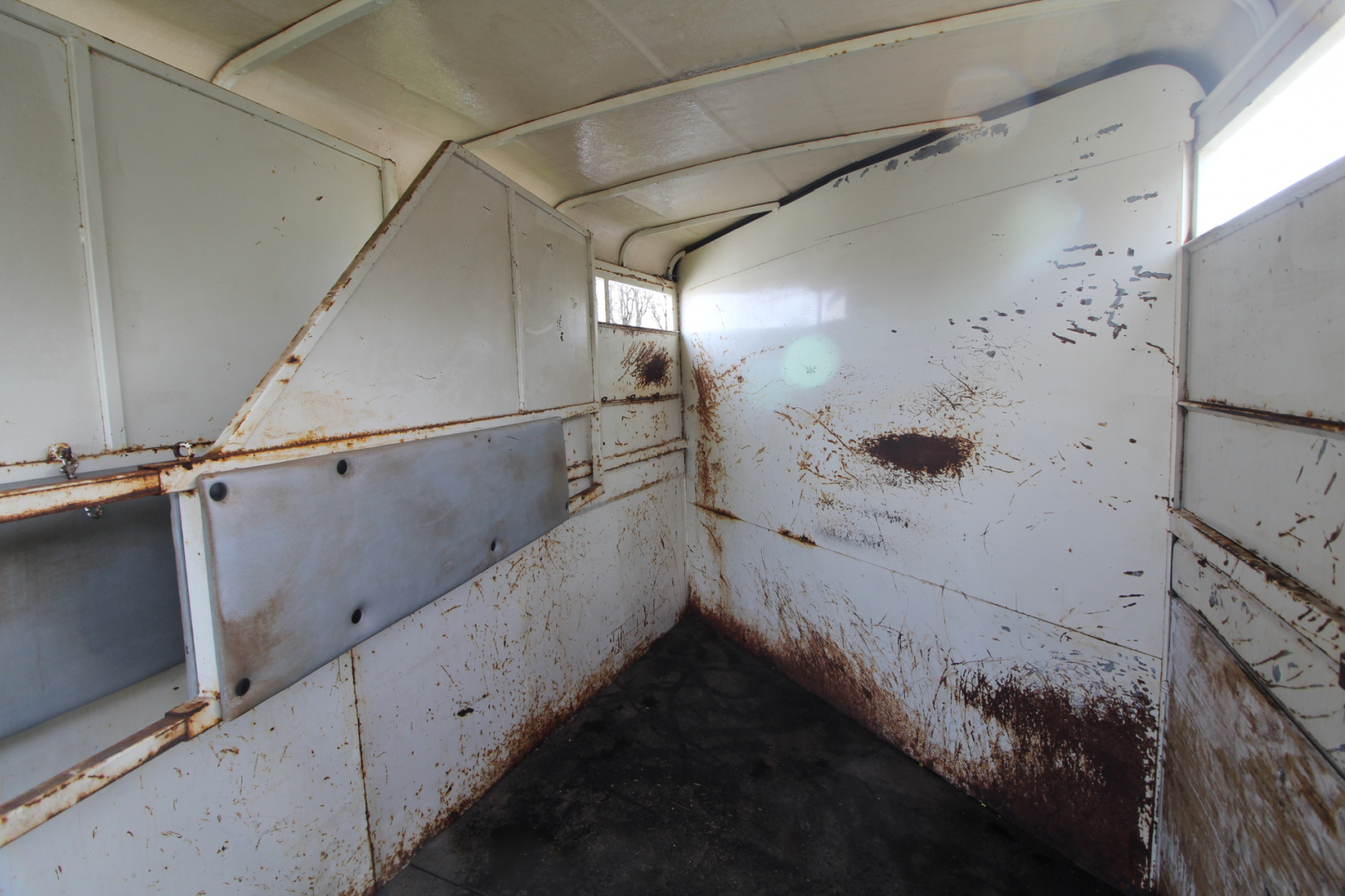 Used 1995 Circle J 4 Horse Trailer - Adjustable Dividers