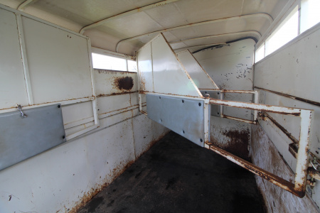 Used 1995 Circle J 4 Horse Trailer - Adjustable Dividers