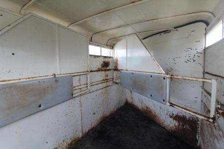 Used 1995 Circle J 4 Horse Trailer - Adjustable Dividers
