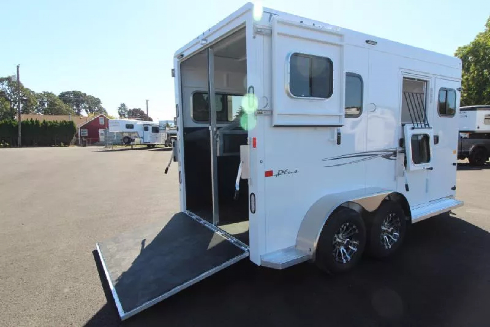New 2026 Trails West Royale Plus -Warmblood 2H BP - Straight Load- Bench Style Water Tank- Feed Bags - Escape Doors