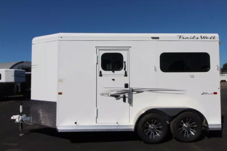 New 2026 Trails West Royale Plus -Warmblood 2H BP - Straight Load- Bench Style Water Tank- Feed Bags - Escape Doors