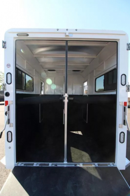 New 2026 Trails West Royale Plus -Warmblood 2H BP - Straight Load- Bench Style Water Tank- Feed Bags - Escape Doors