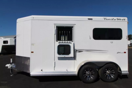 New 2026 Trails West Royale Plus -Warmblood 2H BP - Straight Load- Bench Style Water Tank- Feed Bags - Escape Doors