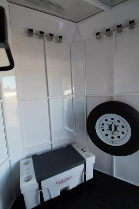 New 2026 Trails West Royale Plus -Warmblood 2H BP - Straight Load- Bench Style Water Tank- Feed Bags - Escape Doors