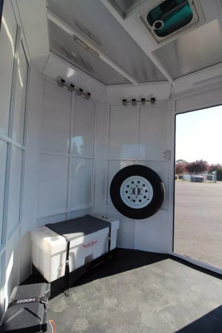 New 2026 Trails West Royale PRICE REDUCED SxST 2H BP - Straightload - Warmblood- Pass thru Door - Water Tank