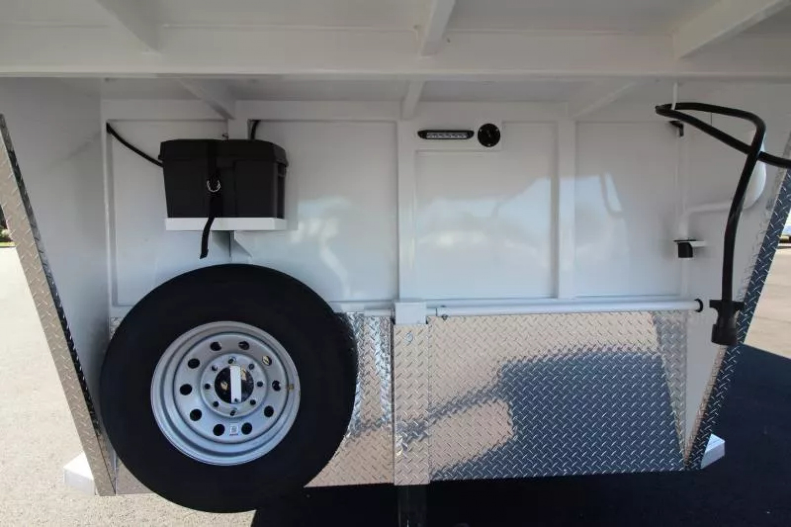 New 2026 Trails West Classic 4 Horse 5x10 SUPER TACK - Comfort Package - Escape Door - Stud Panel - 4 Horse Trailer