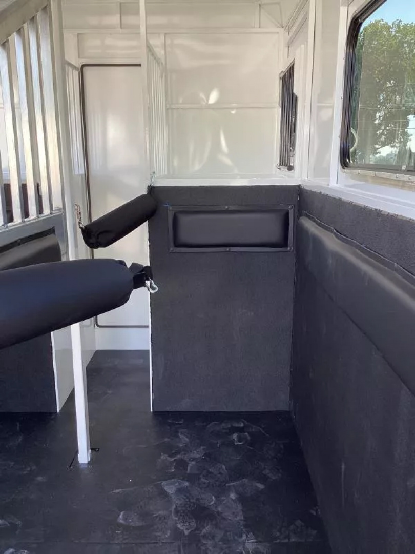 New PRICE REDUCED 2026 Trails West Royale SxST-2H BP - Straightload  - Pass thru Door - Water Tank Horse Trailer