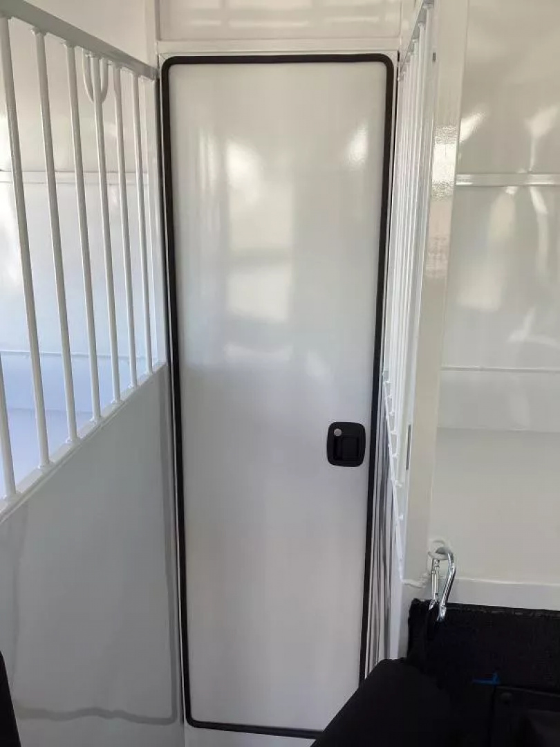 New PRICE REDUCED 2026 Trails West Royale SxST-2H BP - Straightload  - Pass thru Door - Water Tank Horse Trailer