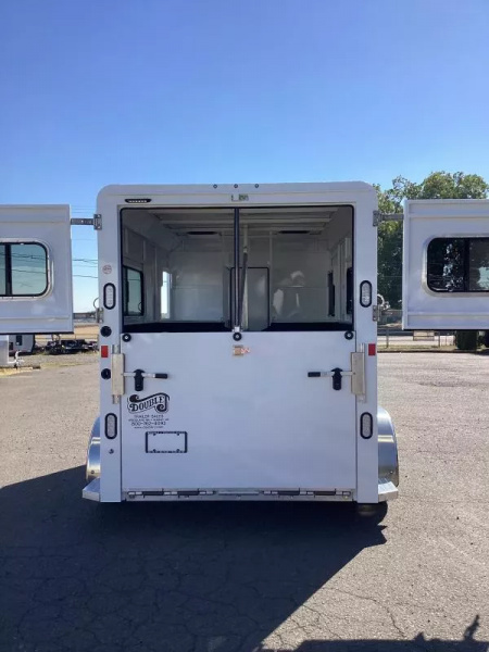 New PRICE REDUCED 2026 Trails West Royale SxST-2H BP - Straightload  - Pass thru Door - Water Tank Horse Trailer