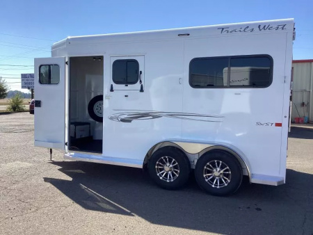 New PRICE REDUCED 2026 Trails West Royale SxST-2H BP - Straightload  - Pass thru Door - Water Tank Horse Trailer