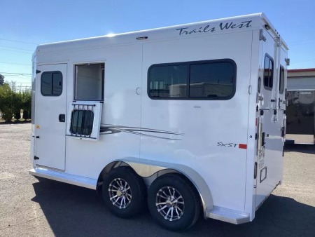 New PRICE REDUCED 2026 Trails West Royale SxST-2H BP - Straightload  - Pass thru Door - Water Tank Horse Trailer