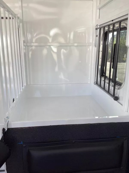 New PRICE REDUCED 2026 Trails West Royale SxST-2H BP - Straightload  - Pass thru Door - Water Tank Horse Trailer