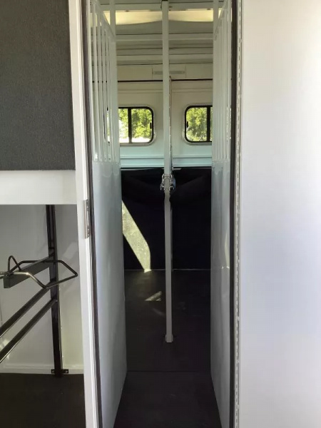 New PRICE REDUCED 2026 Trails West Royale SxST-2H BP - Straightload  - Pass thru Door - Water Tank Horse Trailer