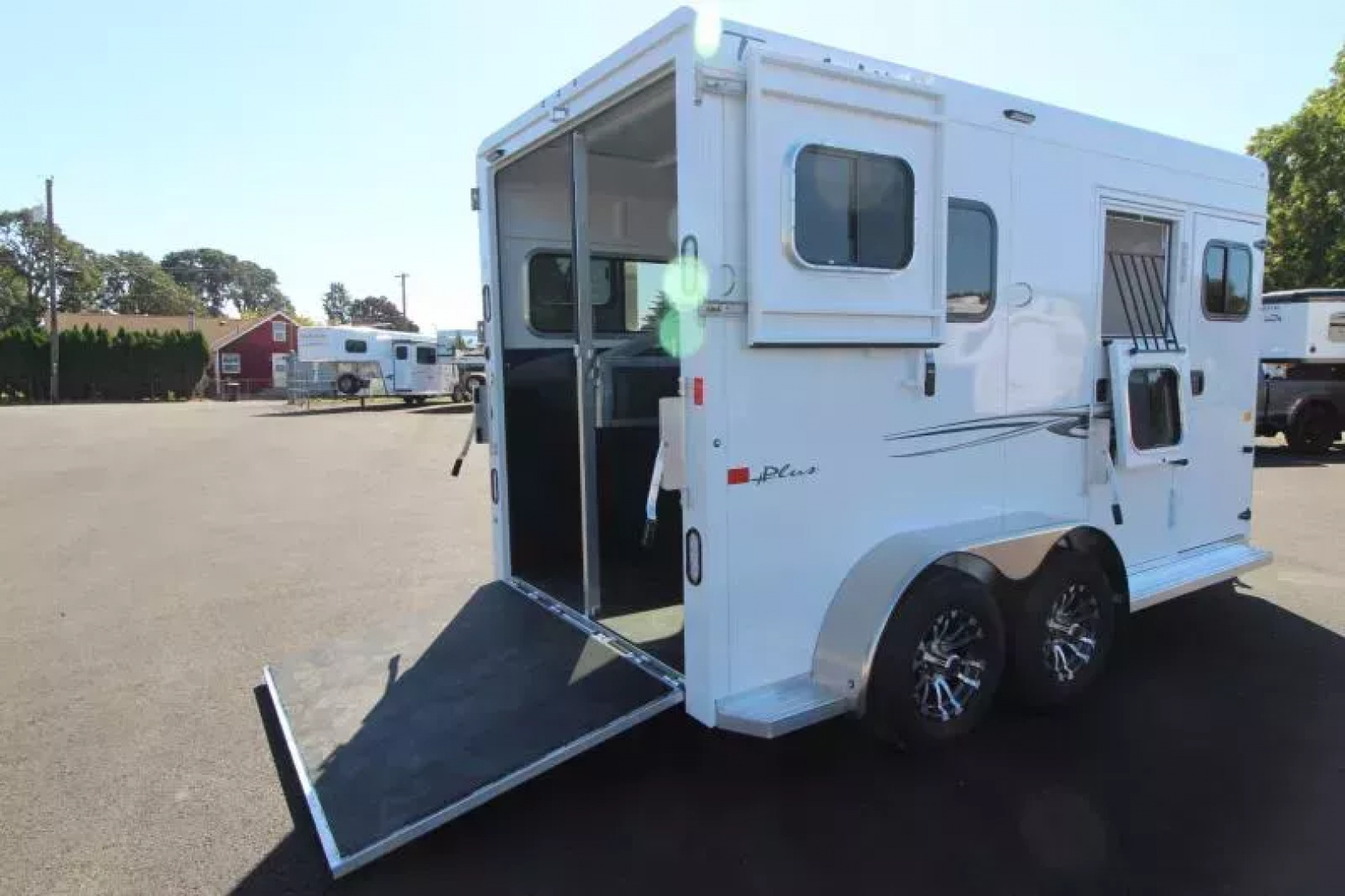 New 2026 Trails West Royale Plus-Warmblood 2H BP - Straight Load - Escape Doors - Bench Style Water Tank- Feed Bags - Escape Doors