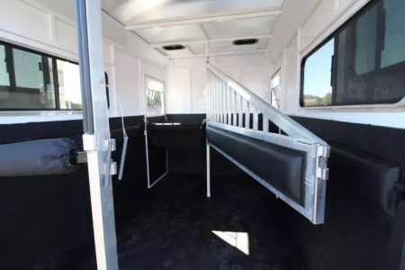 New 2026 Trails West Royale Plus-Warmblood 2H BP - Straight Load - Escape Doors - Bench Style Water Tank- Feed Bags - Escape Doors