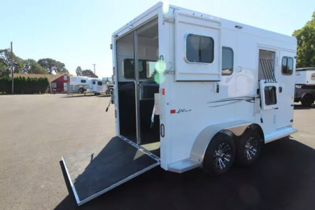 New 2026 Trails West Royale Plus-Warmblood 2H BP - Straight Load - Escape Doors - Bench Style Water Tank- Feed Bags - Escape Doors