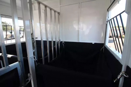 New 2026 Trails West Royale Plus-Warmblood 2H BP - Straight Load - Escape Doors - Bench Style Water Tank- Feed Bags - Escape Doors