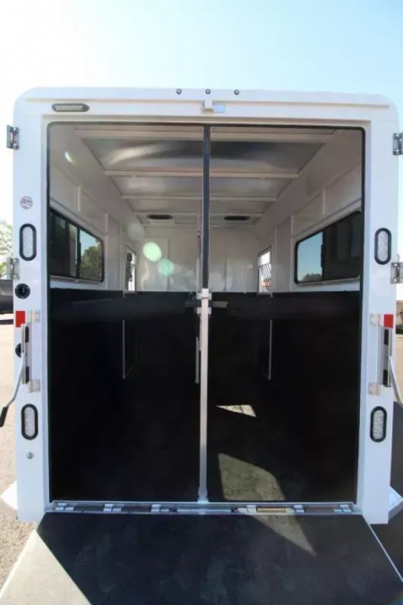 New 2026 Trails West Royale Plus-Warmblood 2H BP - Straight Load - Escape Doors - Bench Style Water Tank- Feed Bags - Escape Doors