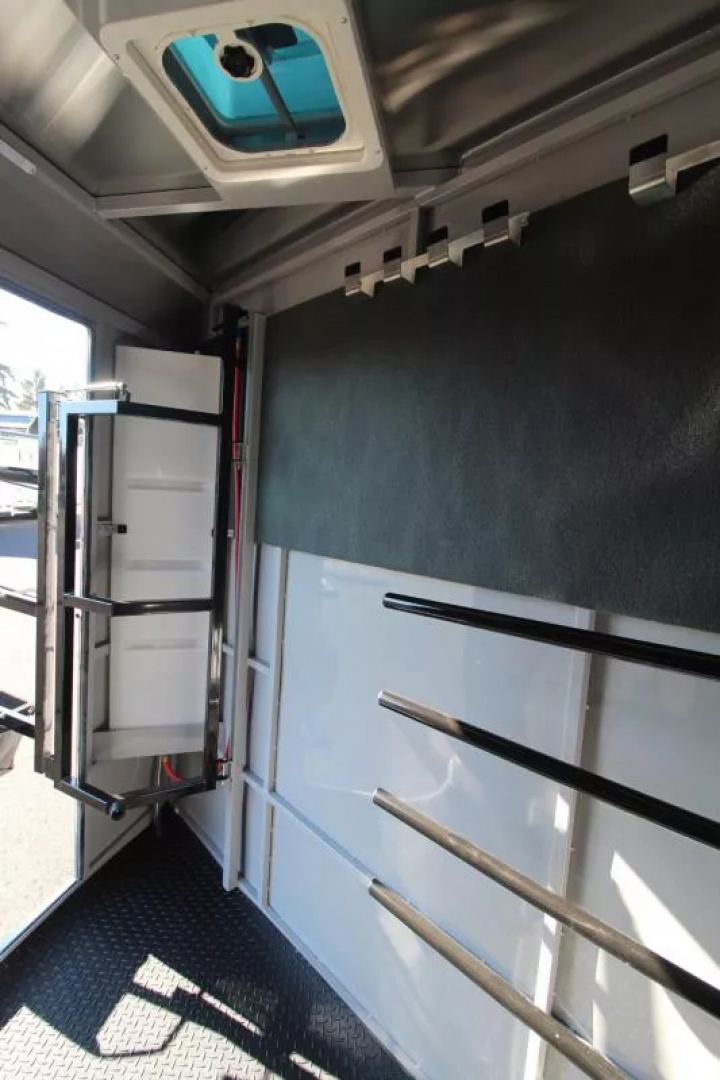 New 2026 Trails West Adventure MX II - GREY - Swing Out Saddle Rack - 3 Horse Trailer