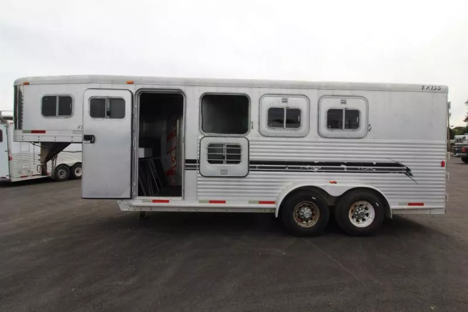 Used PRICE REDUCED $600- 2000 Exiss Trailers XT-300 - Large Dressing Room - Rear tack - 3 Horse Trailer