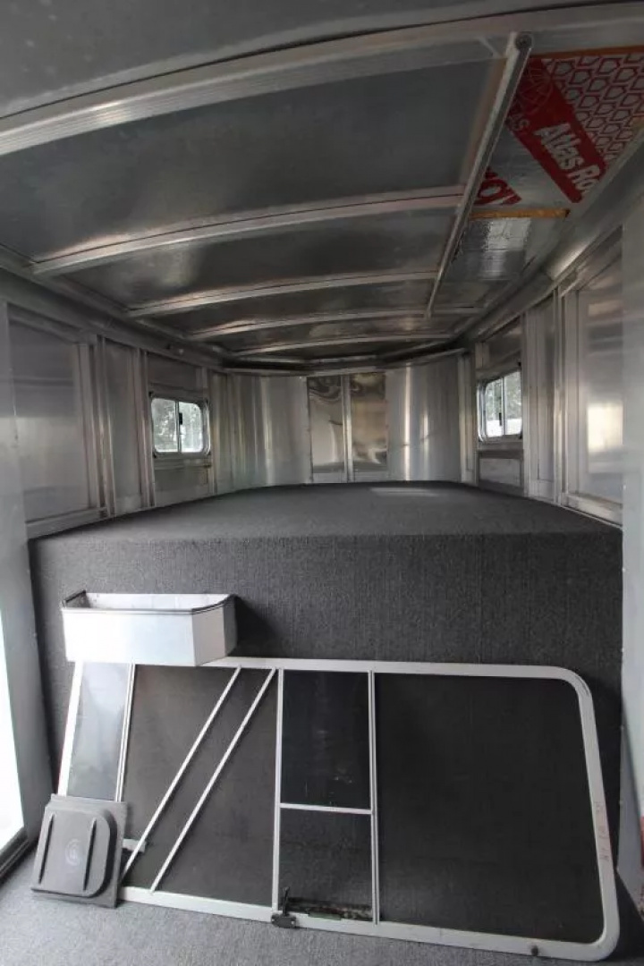 Used PRICE REDUCED $600- 2000 Exiss Trailers XT-300 - Large Dressing Room - Rear tack - 3 Horse Trailer