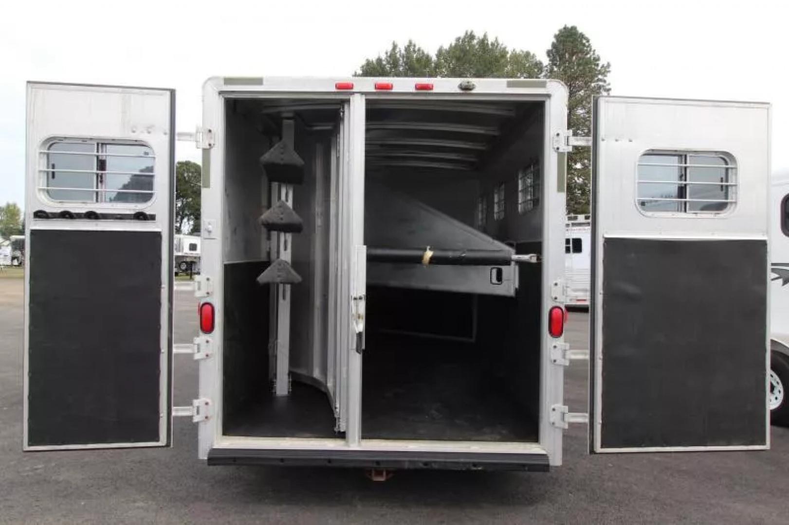 Used PRICE REDUCED $600- 2000 Exiss Trailers XT-300 - Large Dressing Room - Rear tack - 3 Horse Trailer