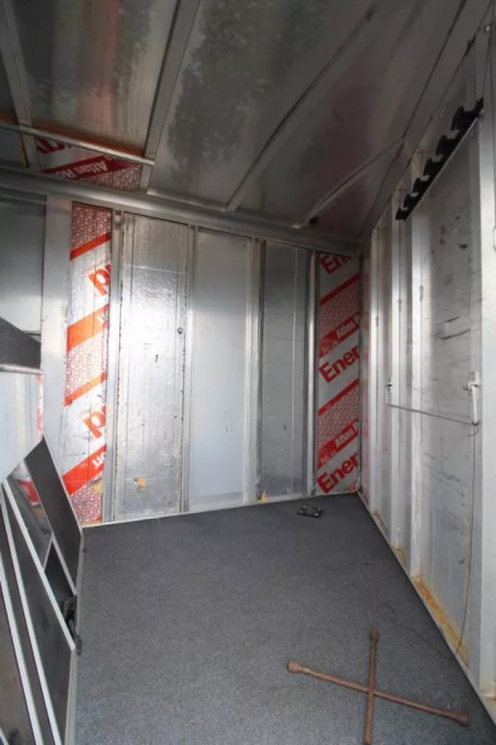 Used PRICE REDUCED $600- 2000 Exiss Trailers XT-300 - Large Dressing Room - Rear tack - 3 Horse Trailer