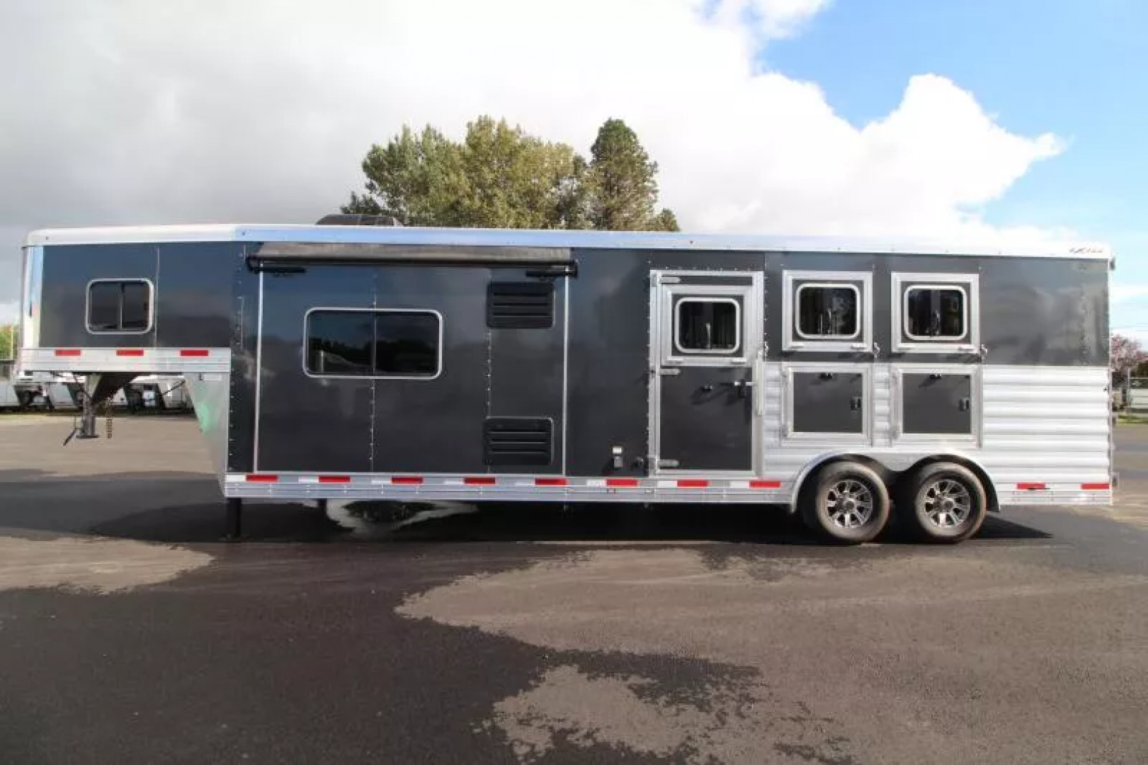 Used 2022 Exiss Endeavor 8312 - 12'sw LQ w/ Slide-8'W-3 Horse aluminum Trailer