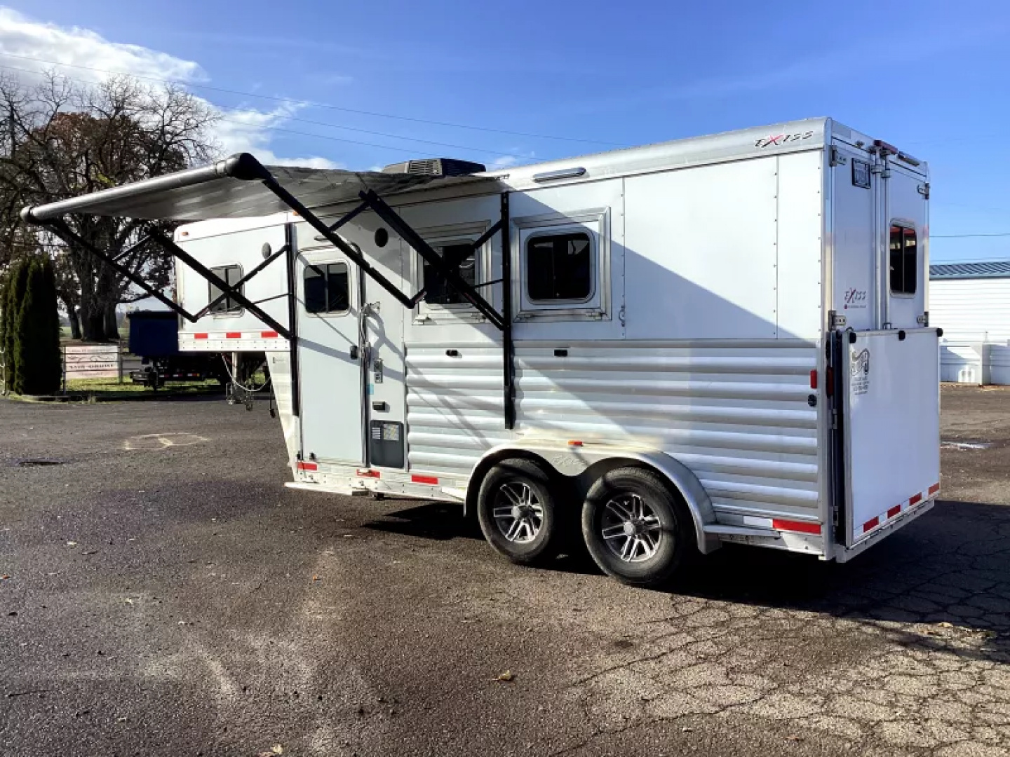 Used 2019 Exiss Escape 7204 - 4ft SW LQ Weekender 2 Horse Trailer - Ramp - Rear Tack-Elec Awning