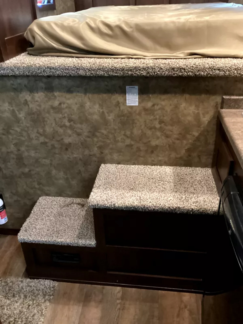 Used 2019 Exiss Escape 7204 - 4ft SW LQ Weekender 2 Horse Trailer - Ramp - Rear Tack-Elec Awning