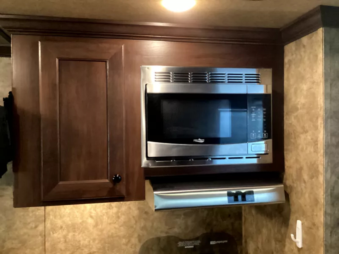 Used 2019 Exiss Escape 7204 - 4ft SW LQ Weekender 2 Horse Trailer - Ramp - Rear Tack-Elec Awning
