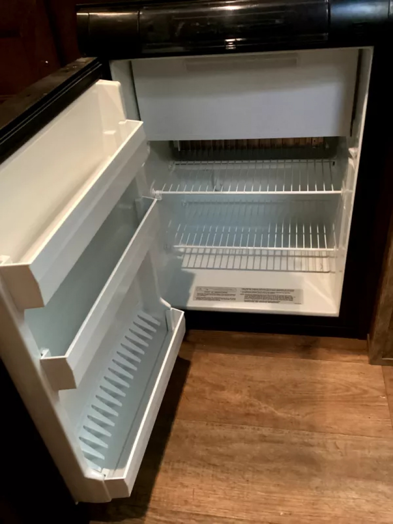 Used 2019 Exiss Escape 7204 - 4ft SW LQ Weekender 2 Horse Trailer - Ramp - Rear Tack-Elec Awning