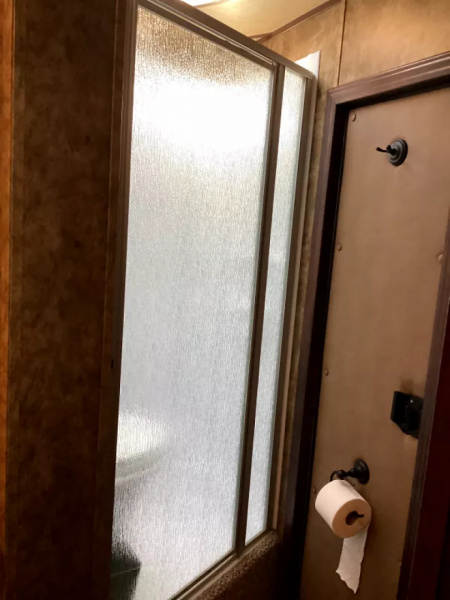 Used 2019 Exiss Escape 7204 - 4ft SW LQ Weekender 2 Horse Trailer - Ramp - Rear Tack-Elec Awning