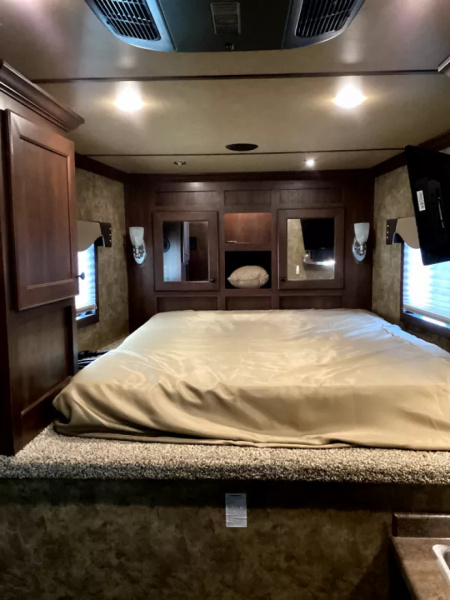 Used 2019 Exiss Escape 7204 - 4ft SW LQ Weekender 2 Horse Trailer - Ramp - Rear Tack-Elec Awning