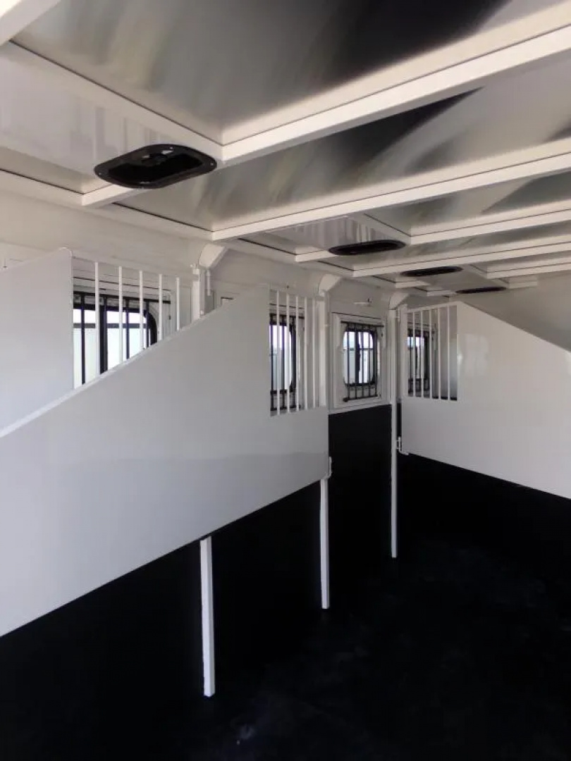 New 2026 Trails West Adventure MX 4 horse Gooseneck Trailer-water tank-rubber mats in tack room-rear gate windows-star caps