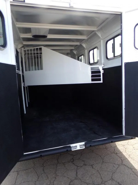 New 2026 Trails West Adventure MX 4 horse Gooseneck Trailer-water tank-rubber mats in tack room-rear gate windows-star caps