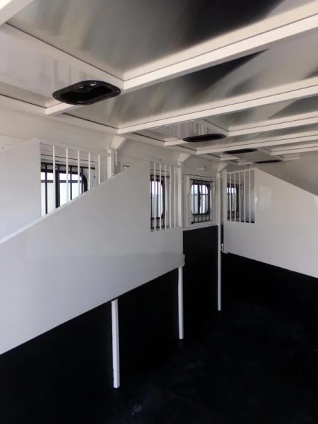 New 2026 Trails West Adventure MX 4 horse Gooseneck Trailer-water tank-rubber mats in tack room-rear gate windows-star caps